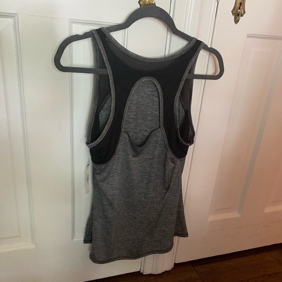 NWT Reebok speedwick tank size medium - Picture 2 of 4